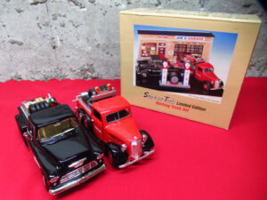 Snap on スナップオン ワーキング トラック セット 1937 Ford Pickup / 1955 Chevrolet Pick Up 1:24